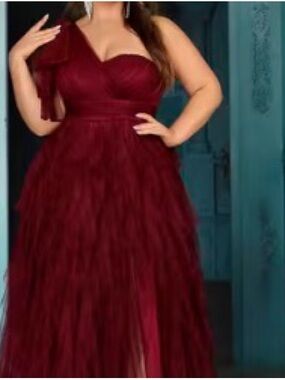 NWOT Burgundy One-Shoulder Tulle Evening Dress